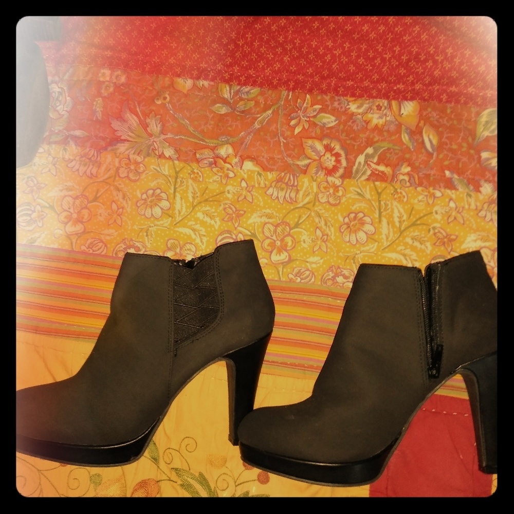 Black ankle Boots size 7 1/2